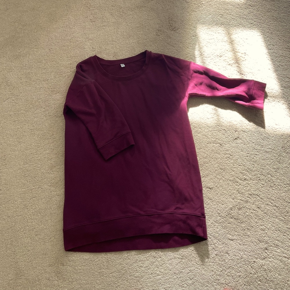 Oversized violet colored crewneck sweatshirt